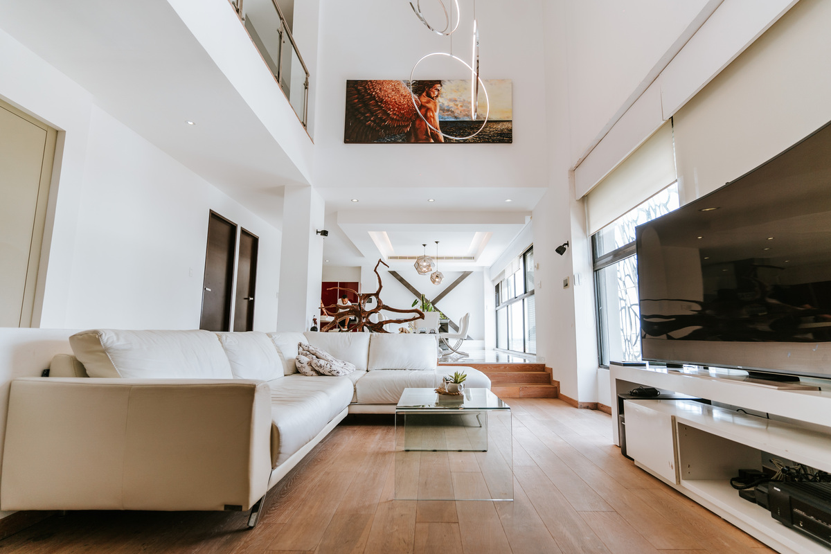 1 of 20: Sala y Comedor