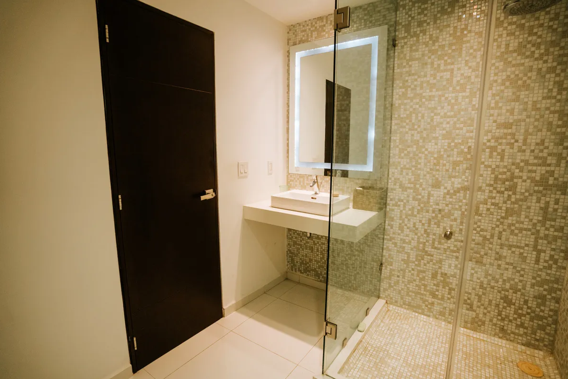 14 of 20: Baño Segunda Habitación