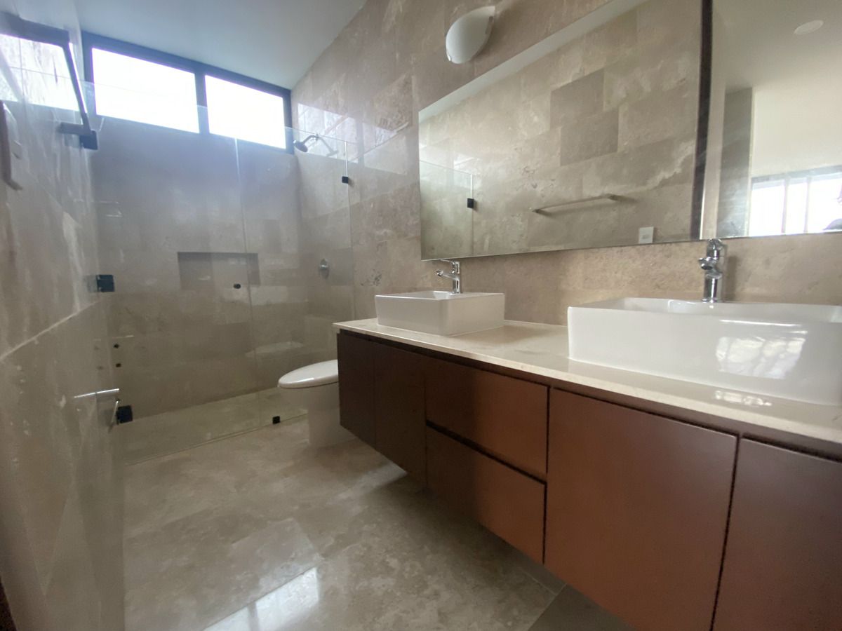 10 de 14: BAÑO PRINCIPAL