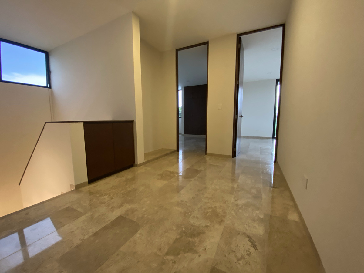 8 de 14: ESTANCIA ESCALERAS