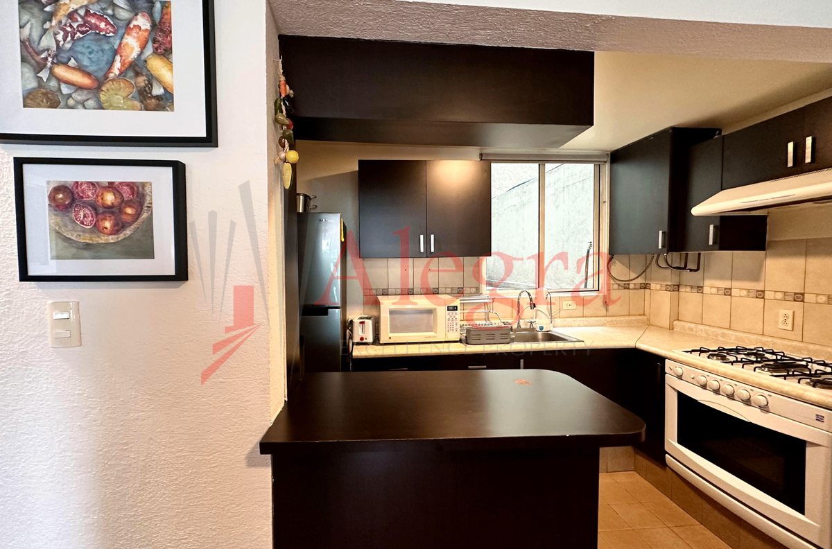 4 de 21: Cocina con barra.