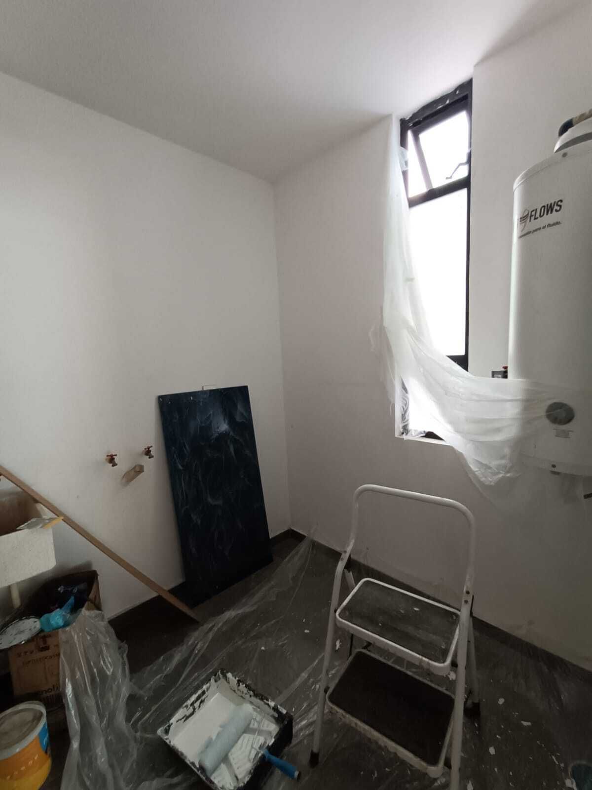 Cuarto de lavado con lavadero y boiler de gas.