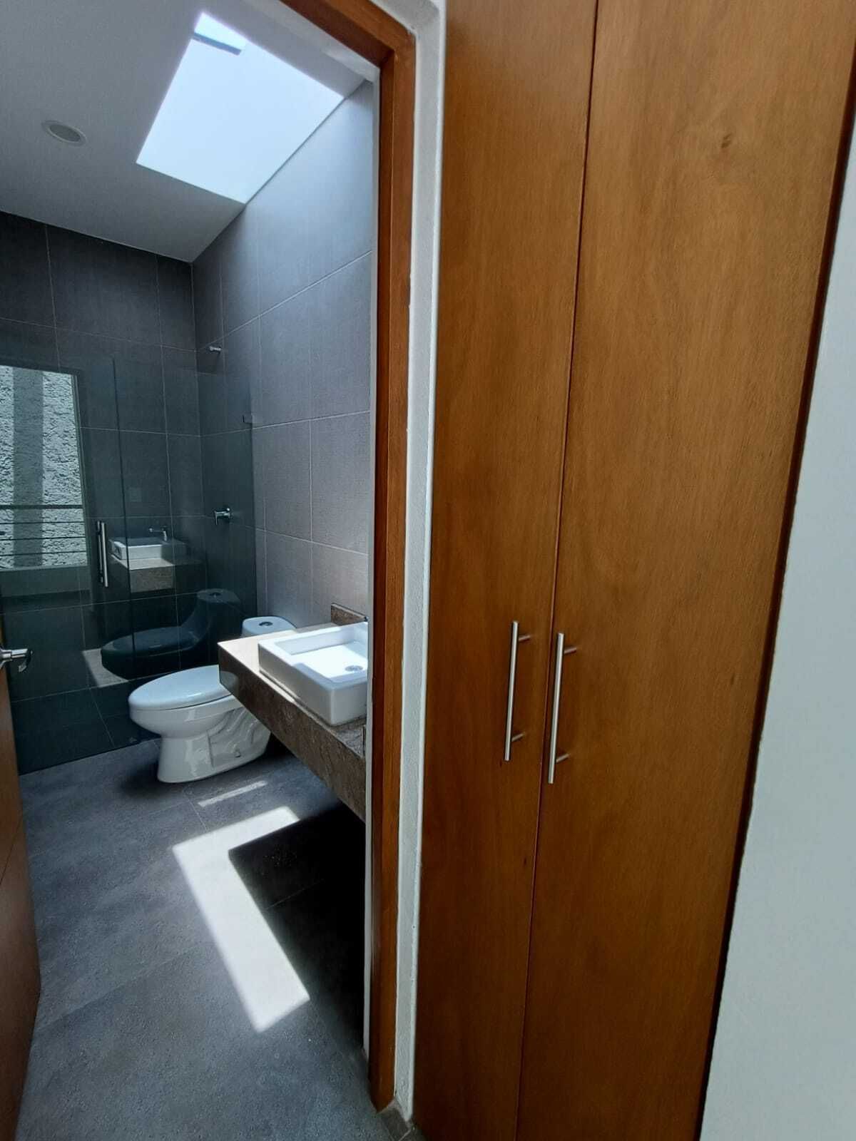 Baño completo compartido