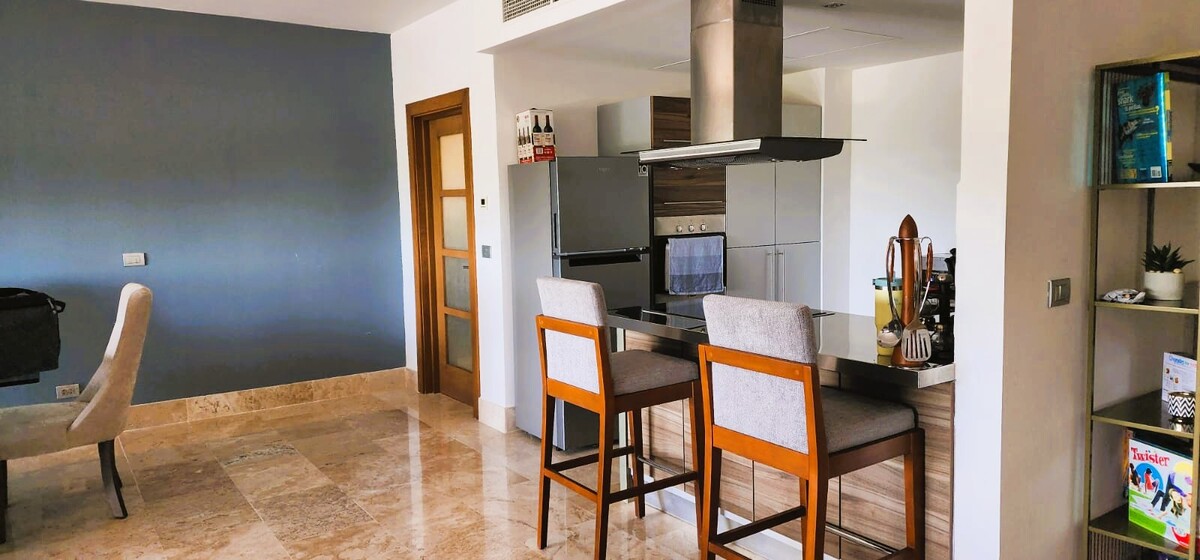 18 de 21: COCINA CON BARRA DEPARTAMENTO VENTA