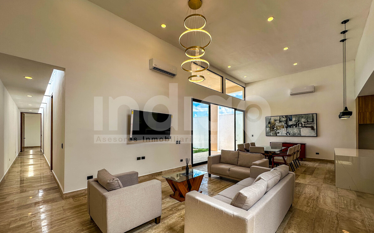5 of 50: Sala / Comedor con Techos a Doble Altura