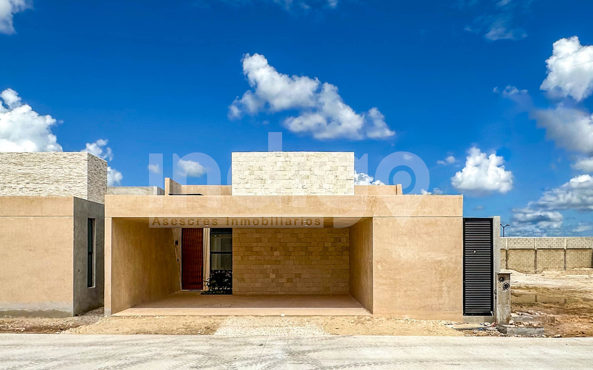 2 of 50: Fachada Frontal