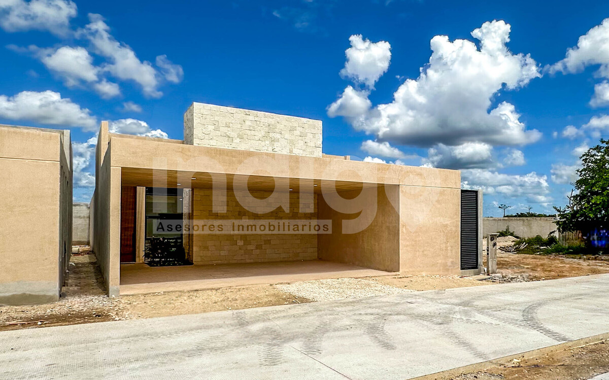 3 of 50: Fachada Frontal