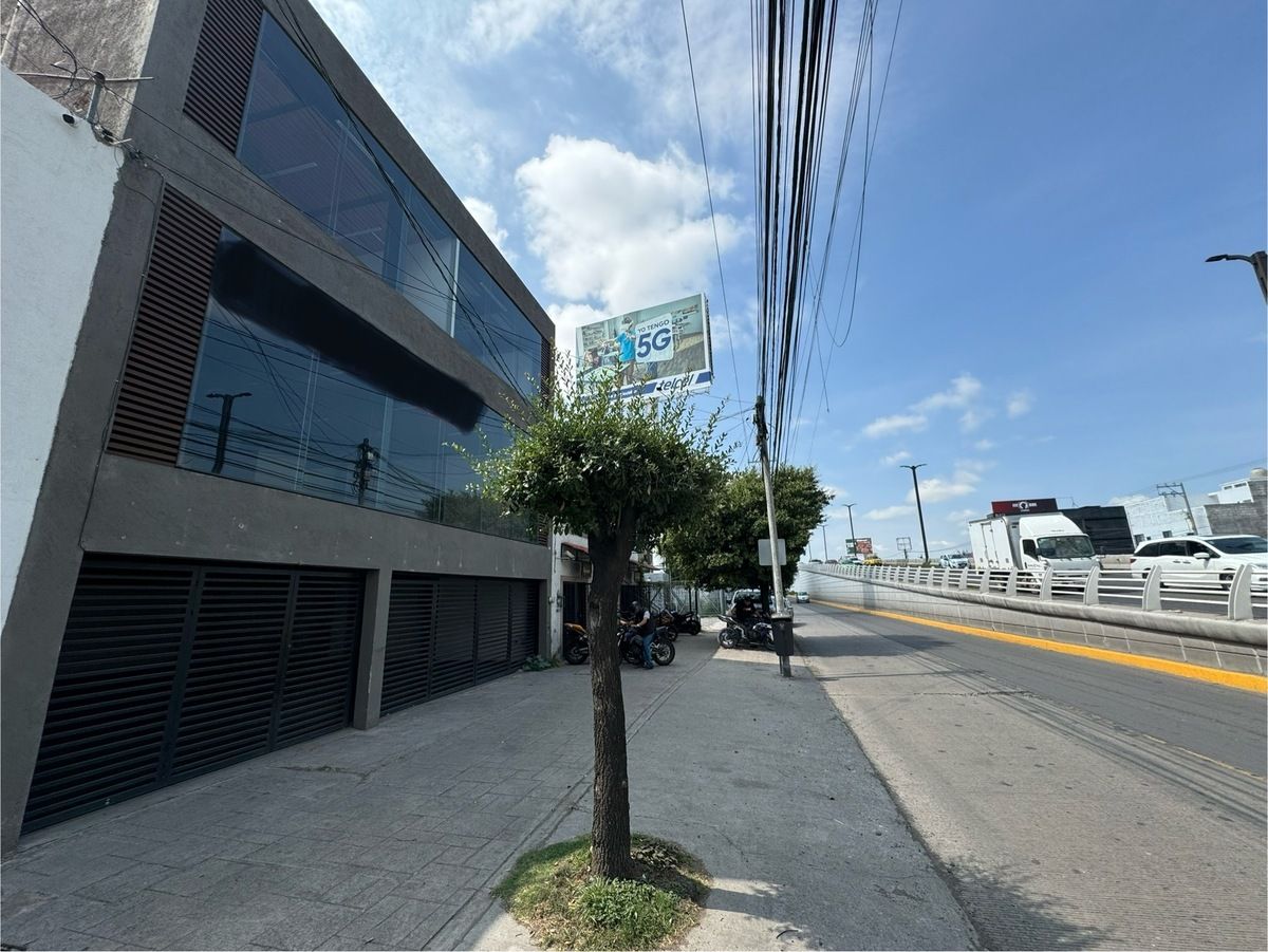 LOCAL COMERCIAL CON SHOWROOM CONSTITUYENTES