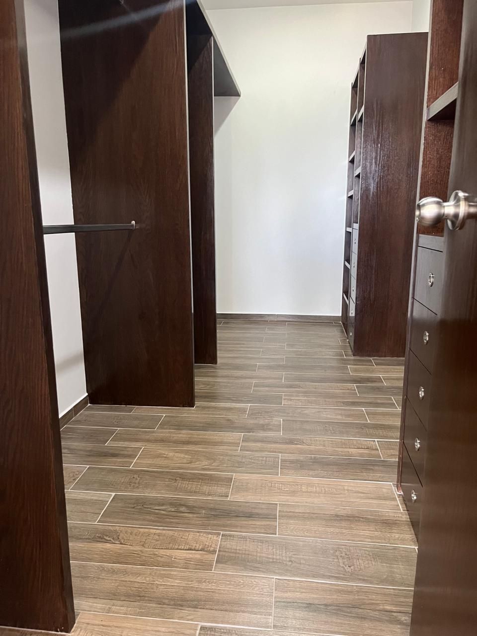 16 de 23: Piso de cerámica