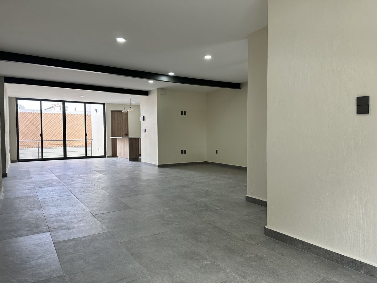 Ingreso, vista sala, comedor