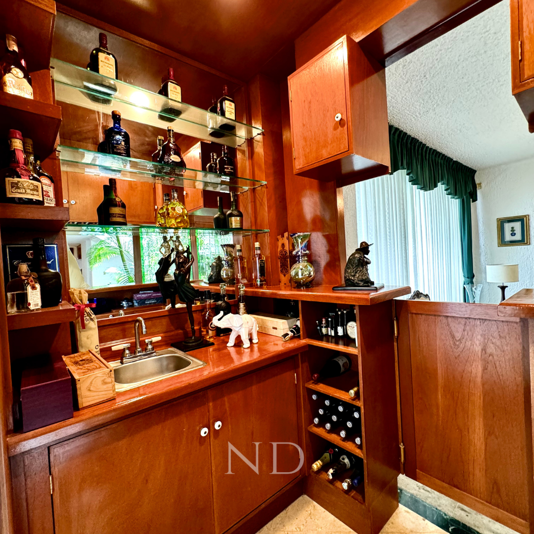 28 of 49: BAR INTERIOR