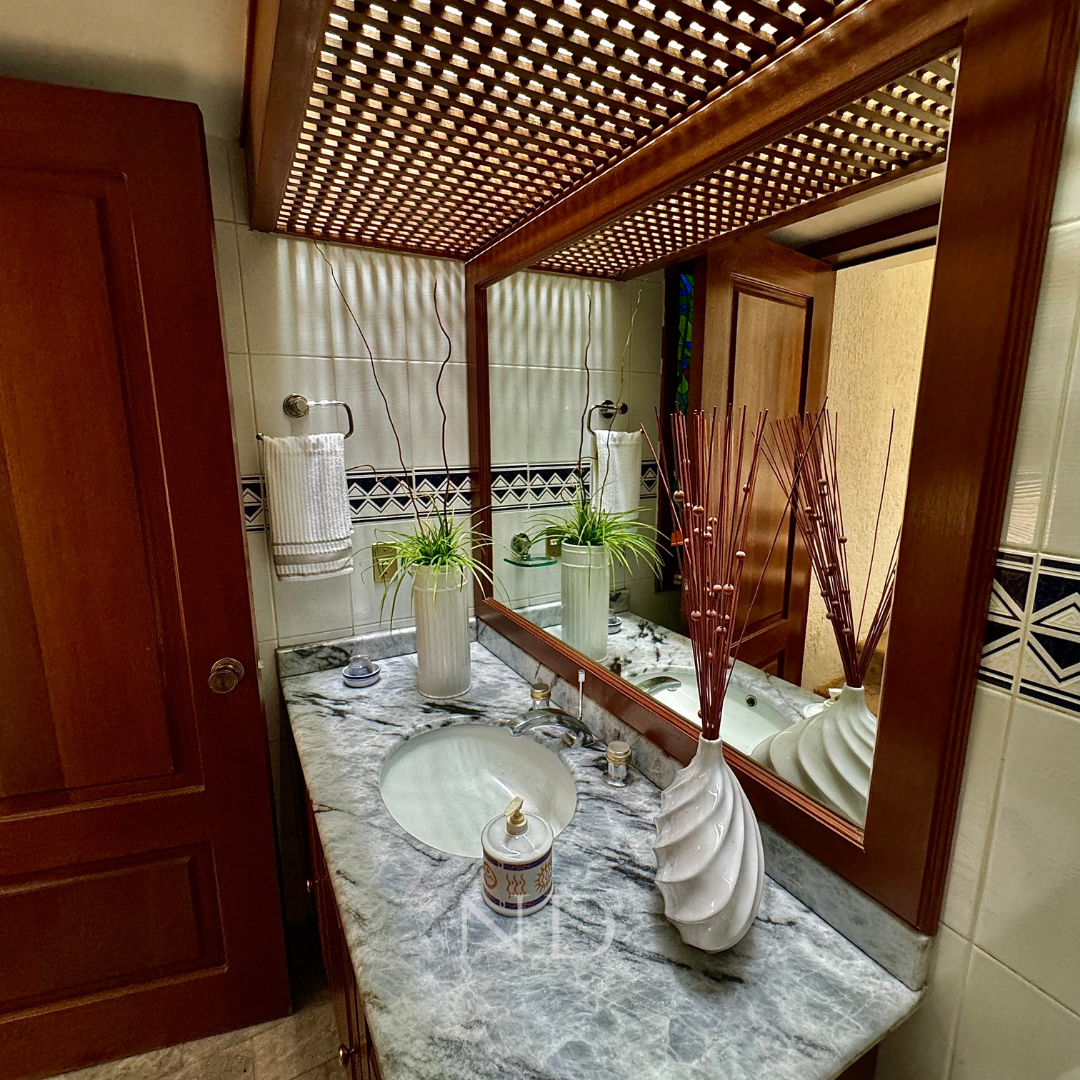 15 of 49: MEDIO BAÑO PB