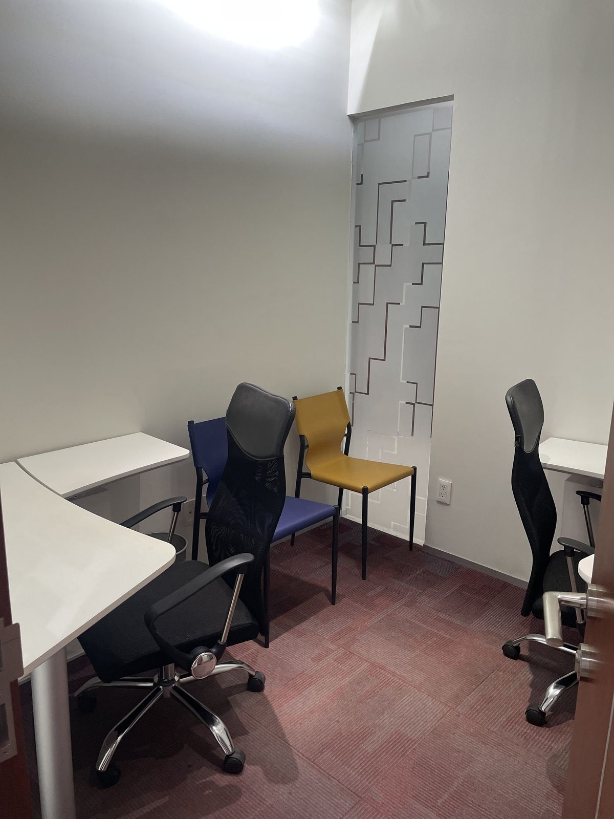 11 de 18: Privado doble escritorios