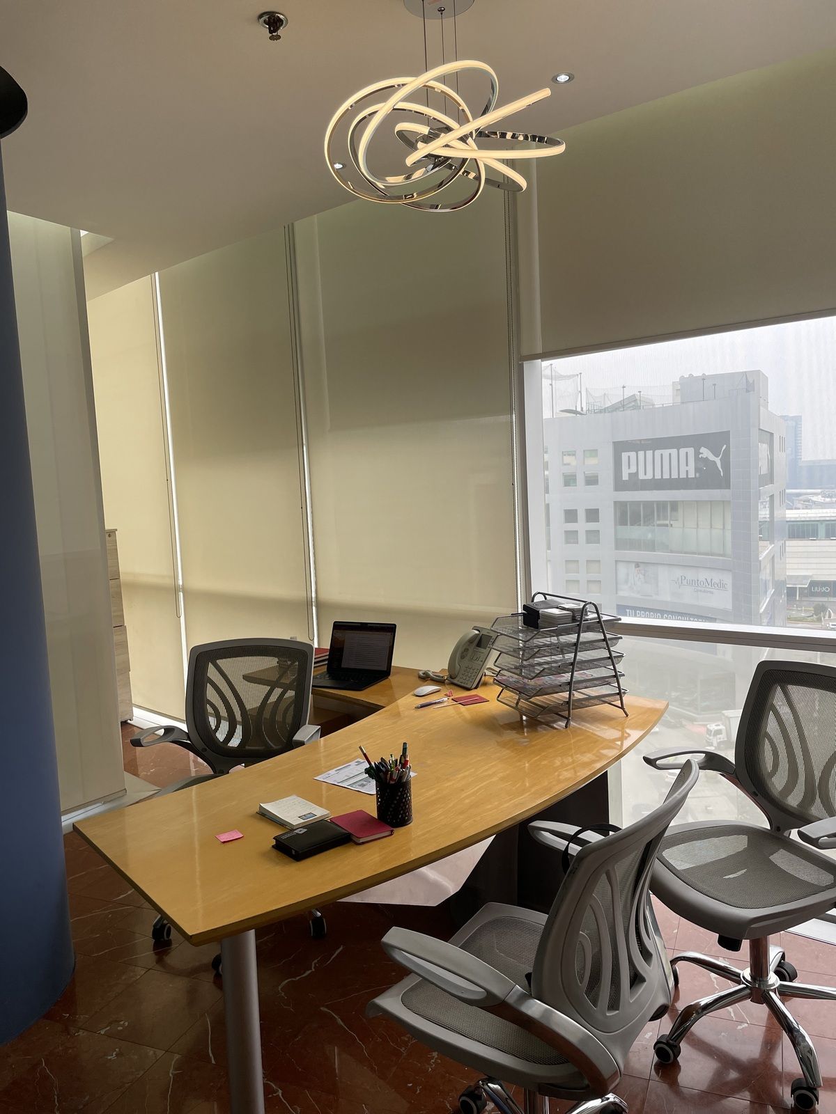 12 de 18: Oficina principal 
Linda vista