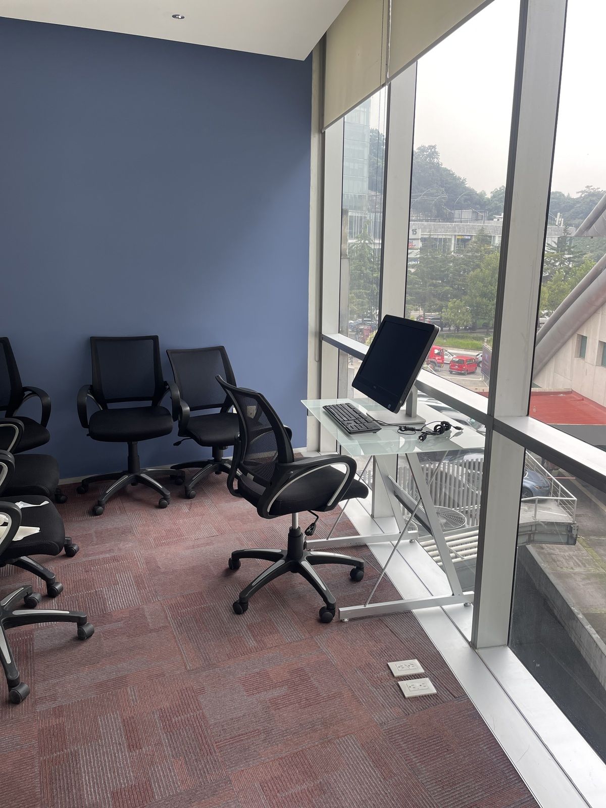 14 de 18: Una oficina ,puede  poner  como co-work