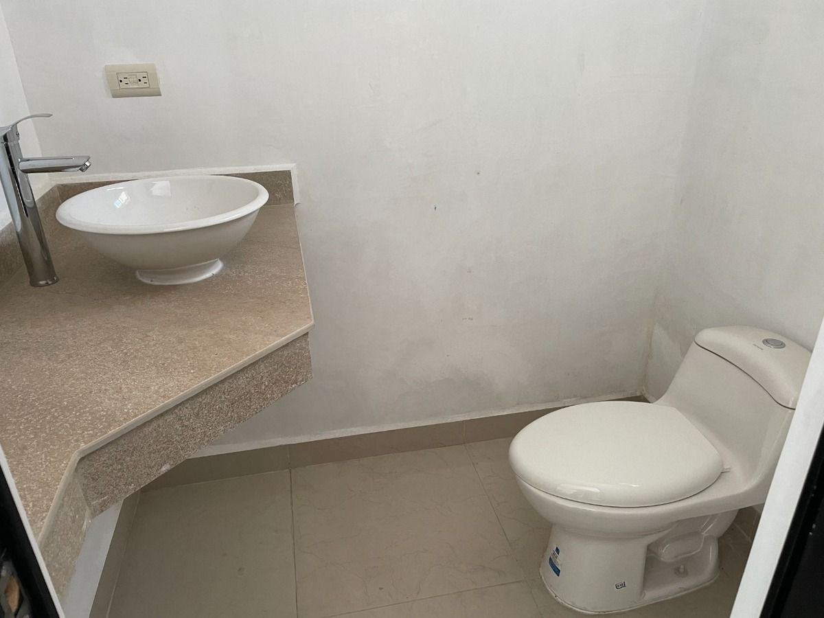 MEDIO BAÑO PB