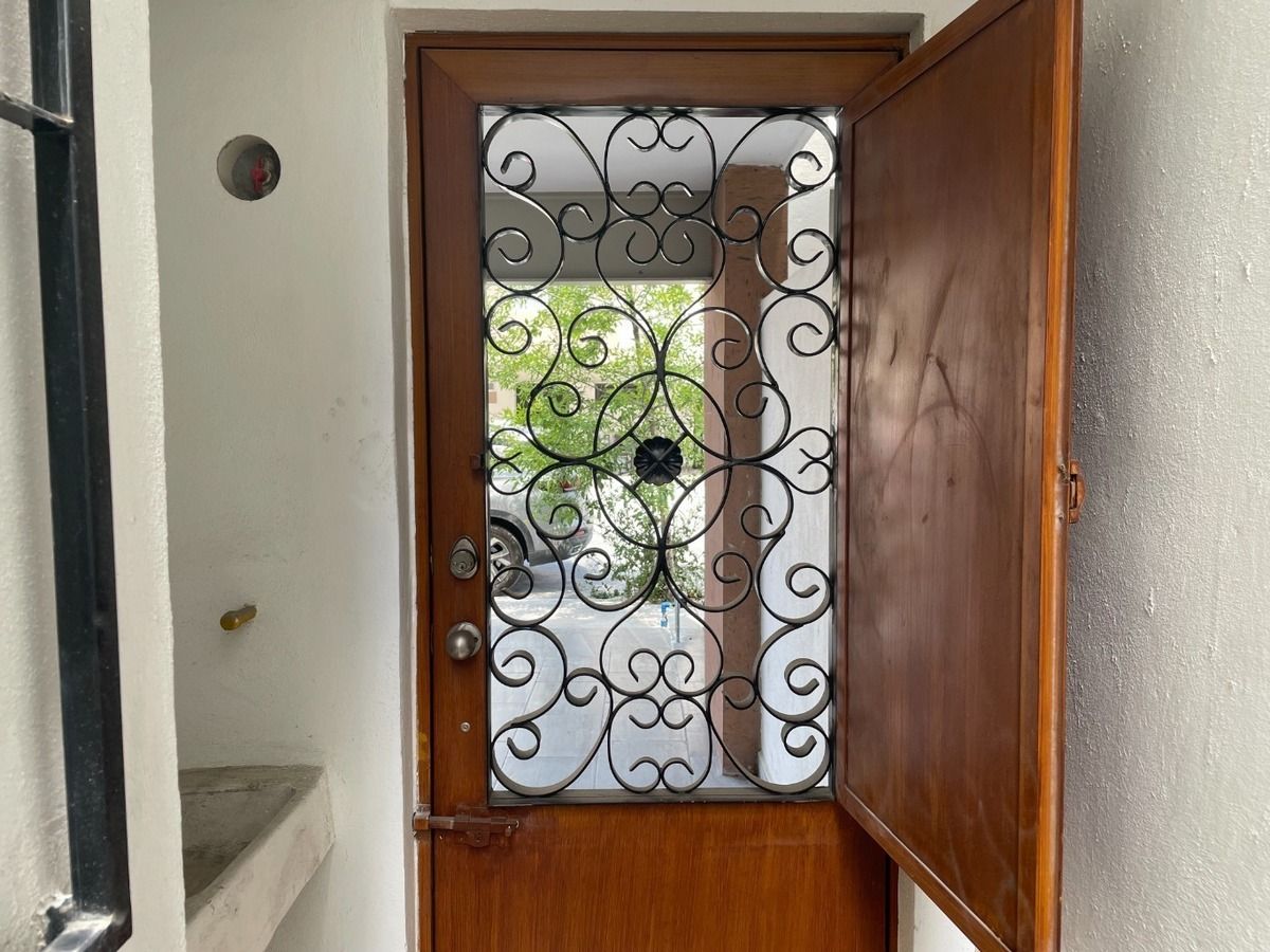 PUERTA LATERAL