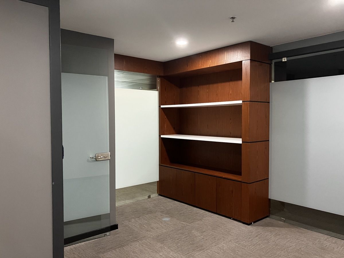 Privados con acabados en madera y cristal