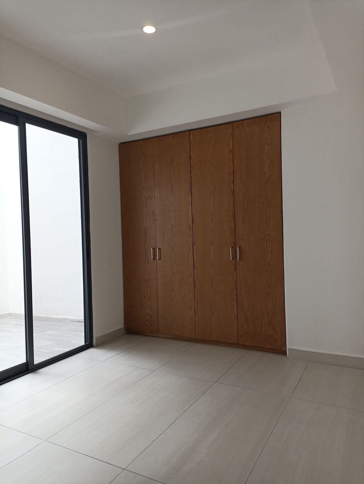 5 of 16: CLOSET Y SALIDA A TERRAZA