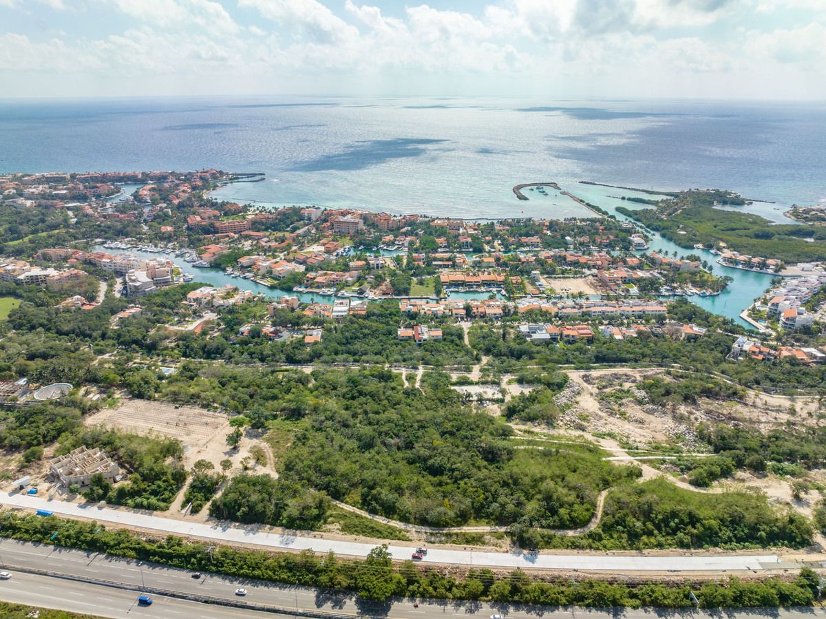 2 de 10: Aereal view Puerto Aventuras
