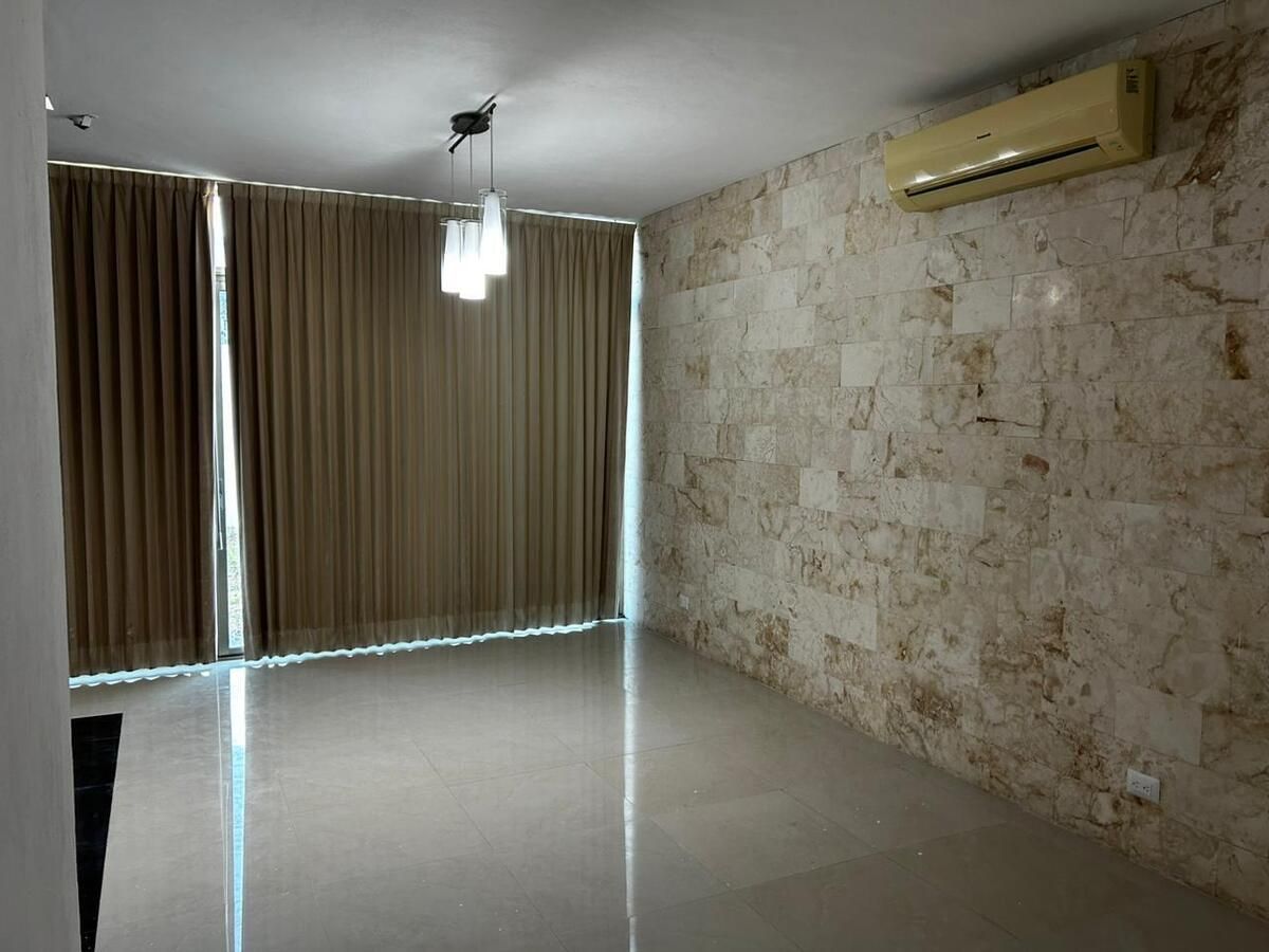 11 of 19: SALA DE TV PLNATA BAJA