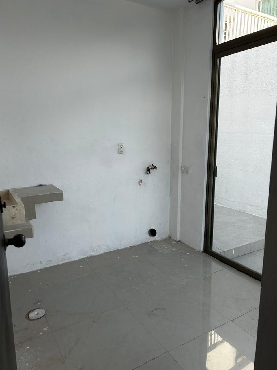 12 of 19: BATEA Y CUARTO DE LAVADO