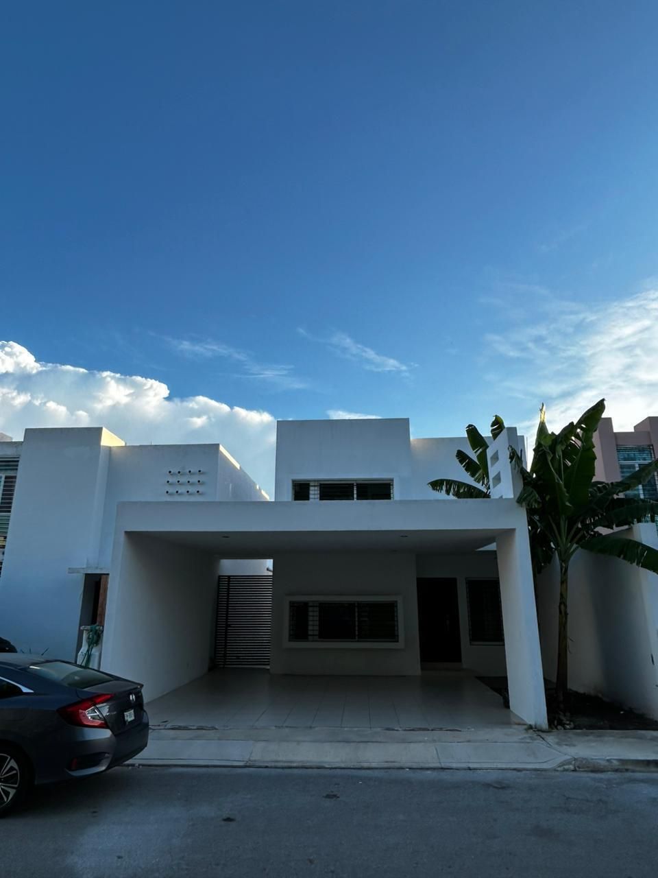 2 of 19: CASA DE FRENTE COCHERA 2 VEH