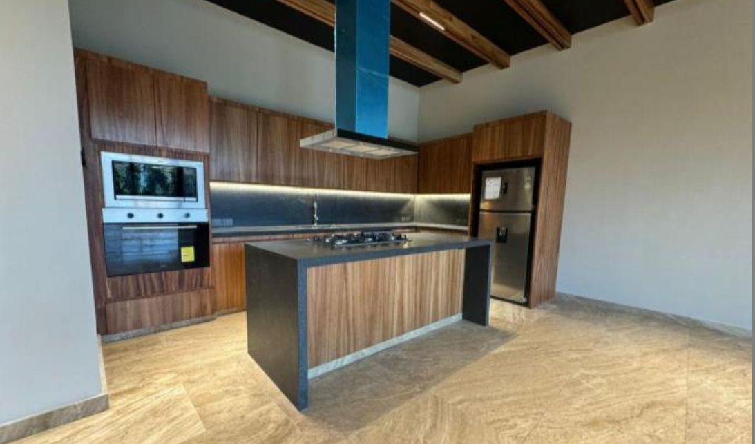 3 of 28: Cocina abierta