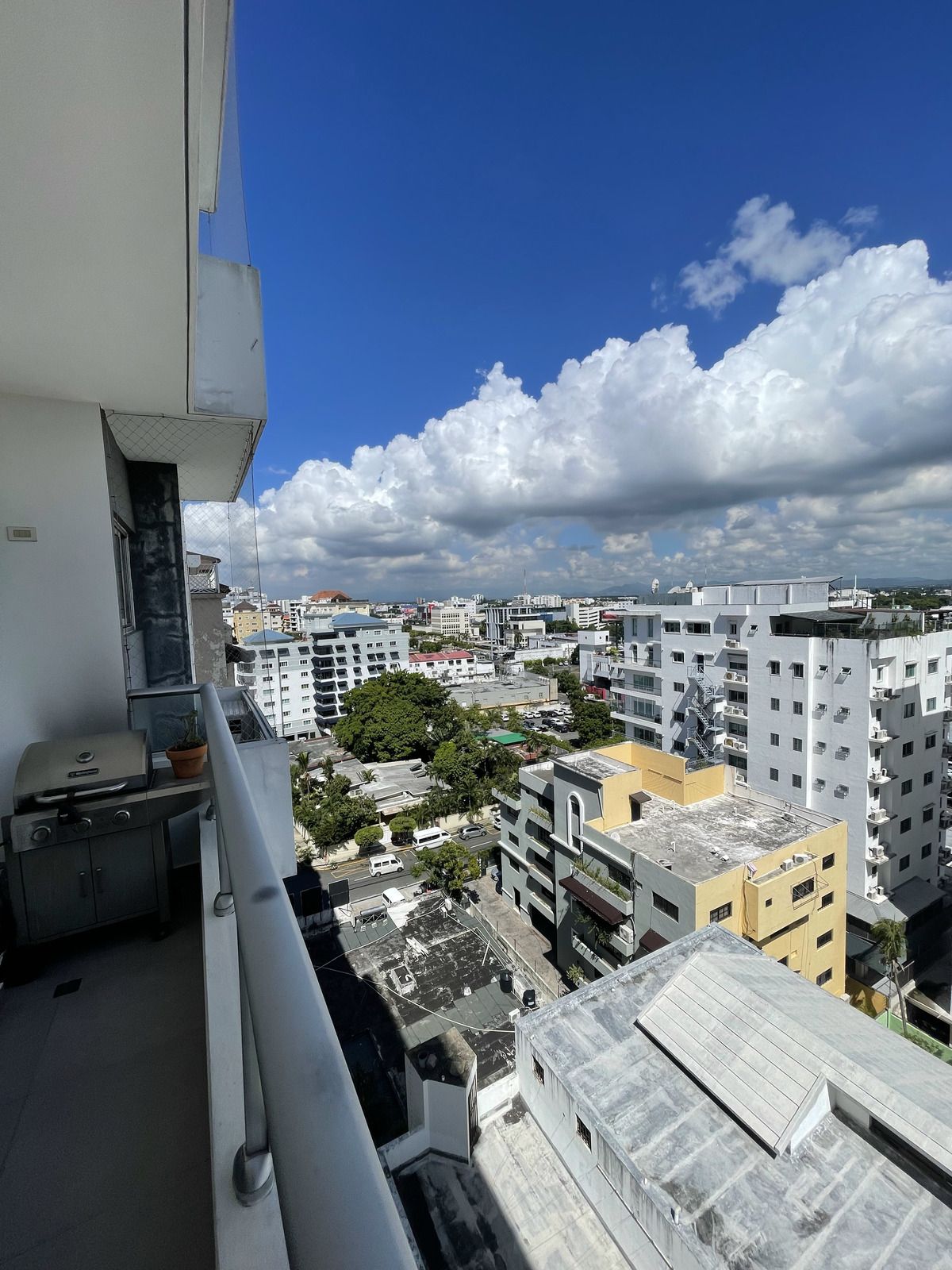 3 de 12: Balcon