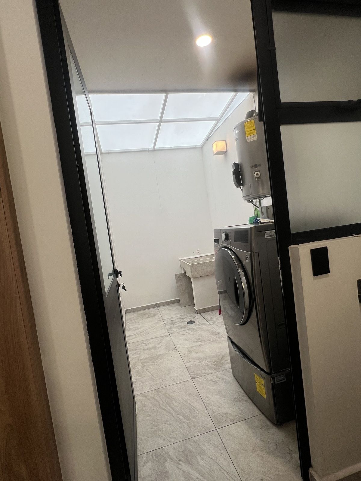 3 de 36: Cuarto de lavado