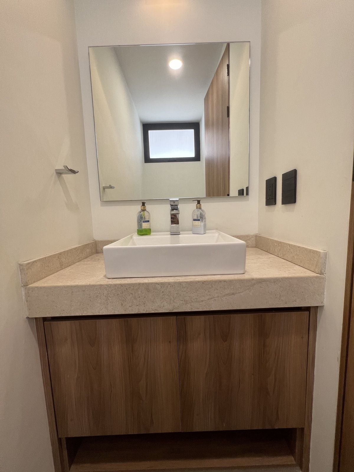 13 de 36: Medio baño pb