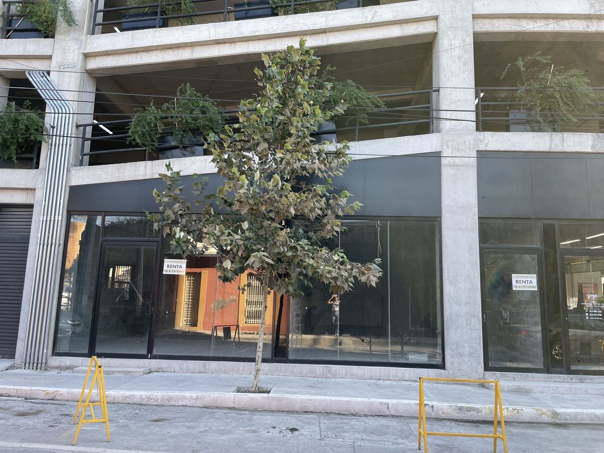 2 of 8: Frente a calle Allende