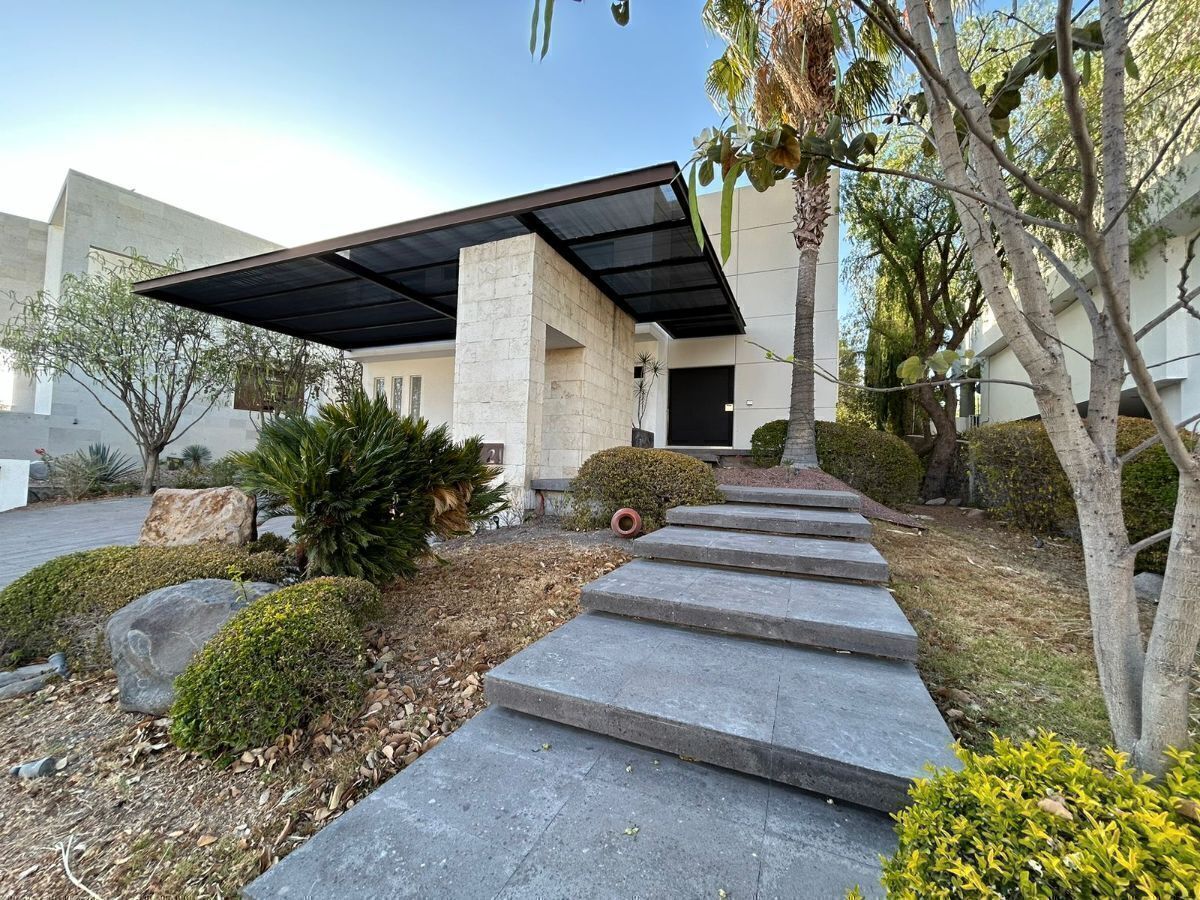 VENTA DE CASA REGENCY JURICA - foto 1