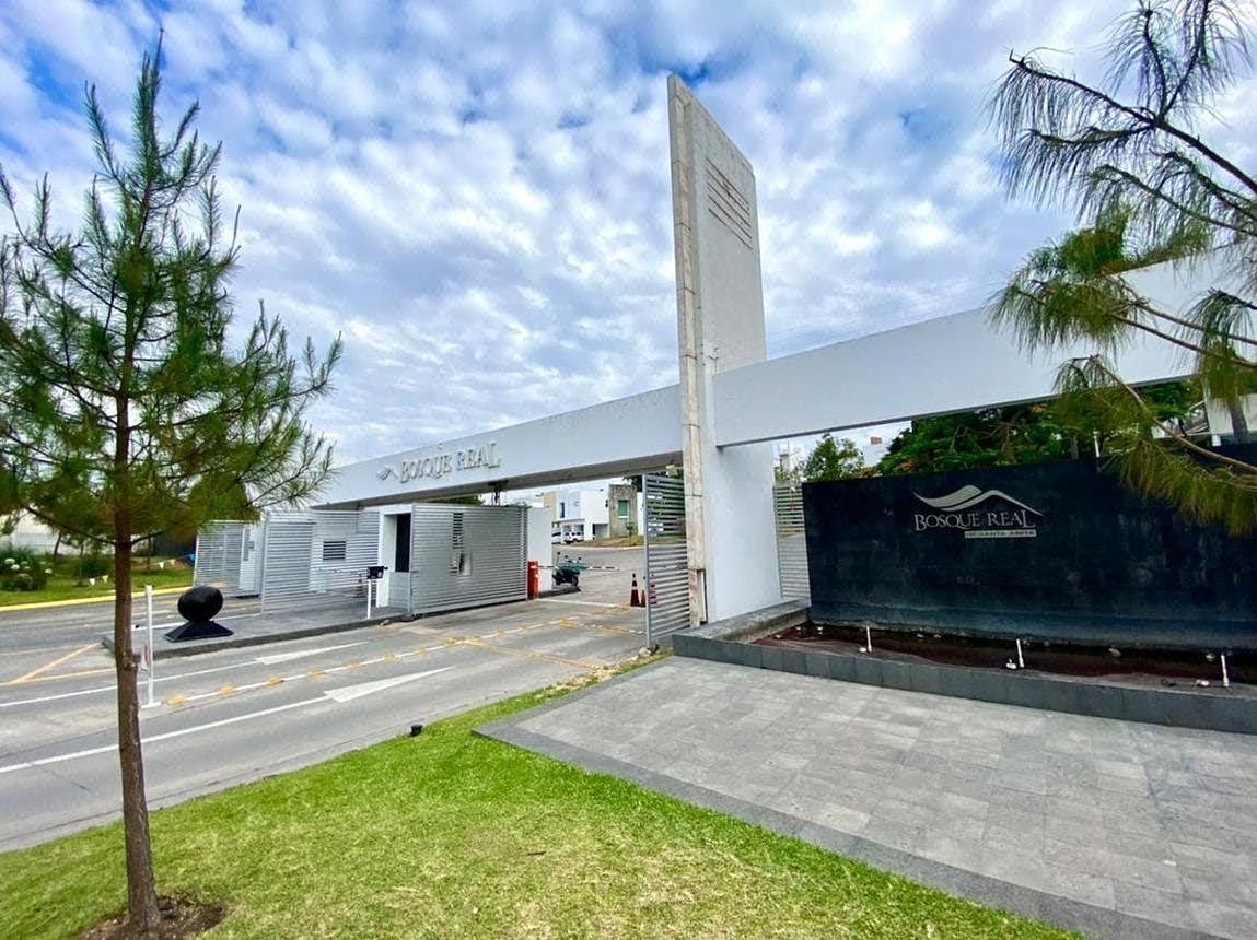 SALE OF LAND IDEAL FOR INVESTING AND BUILDING A HERITAGE IN BOSQUE REAL, photo 1 of 4