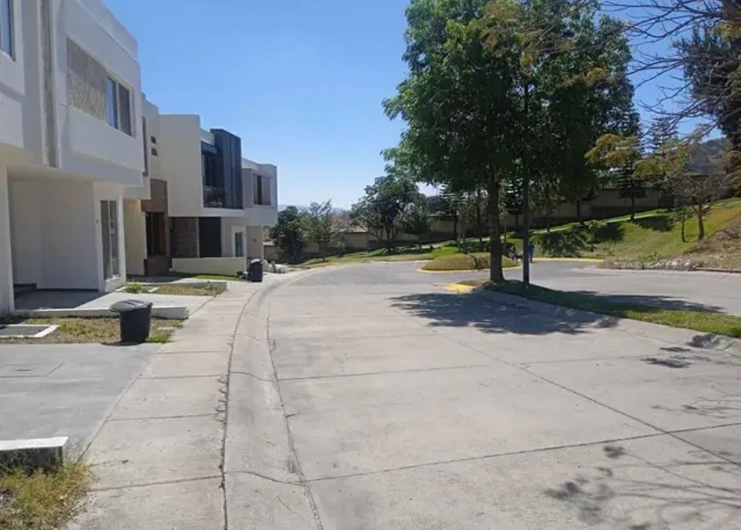 VENTA DE TERRENO IDEAL PARA INVERTIR Y CONSTRUIR UN PATRIMONIO EN BOSQUE REAL - foto 3