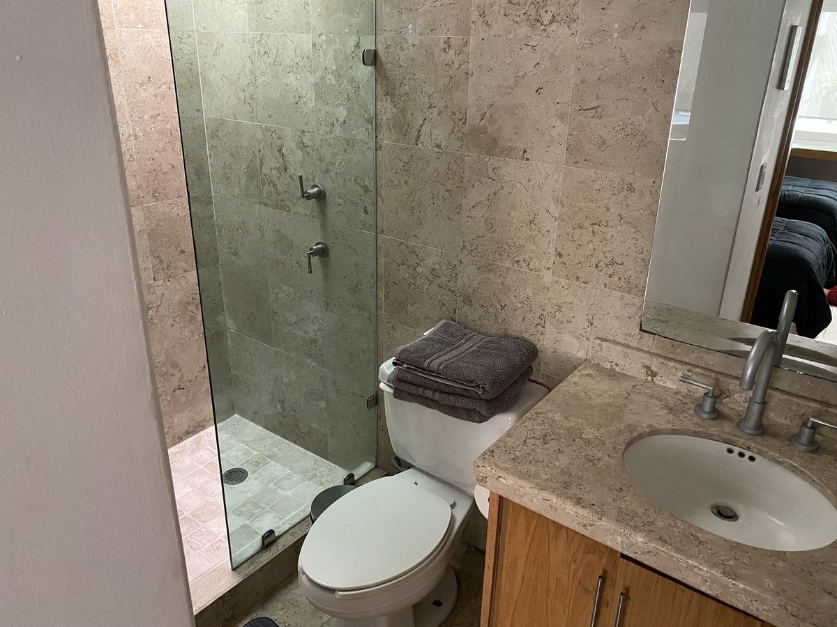 24 of 28: Baño recámara 2