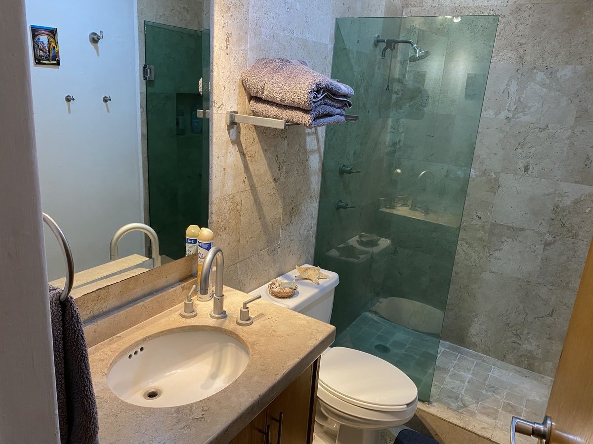 25 of 28: Baño recámara 3