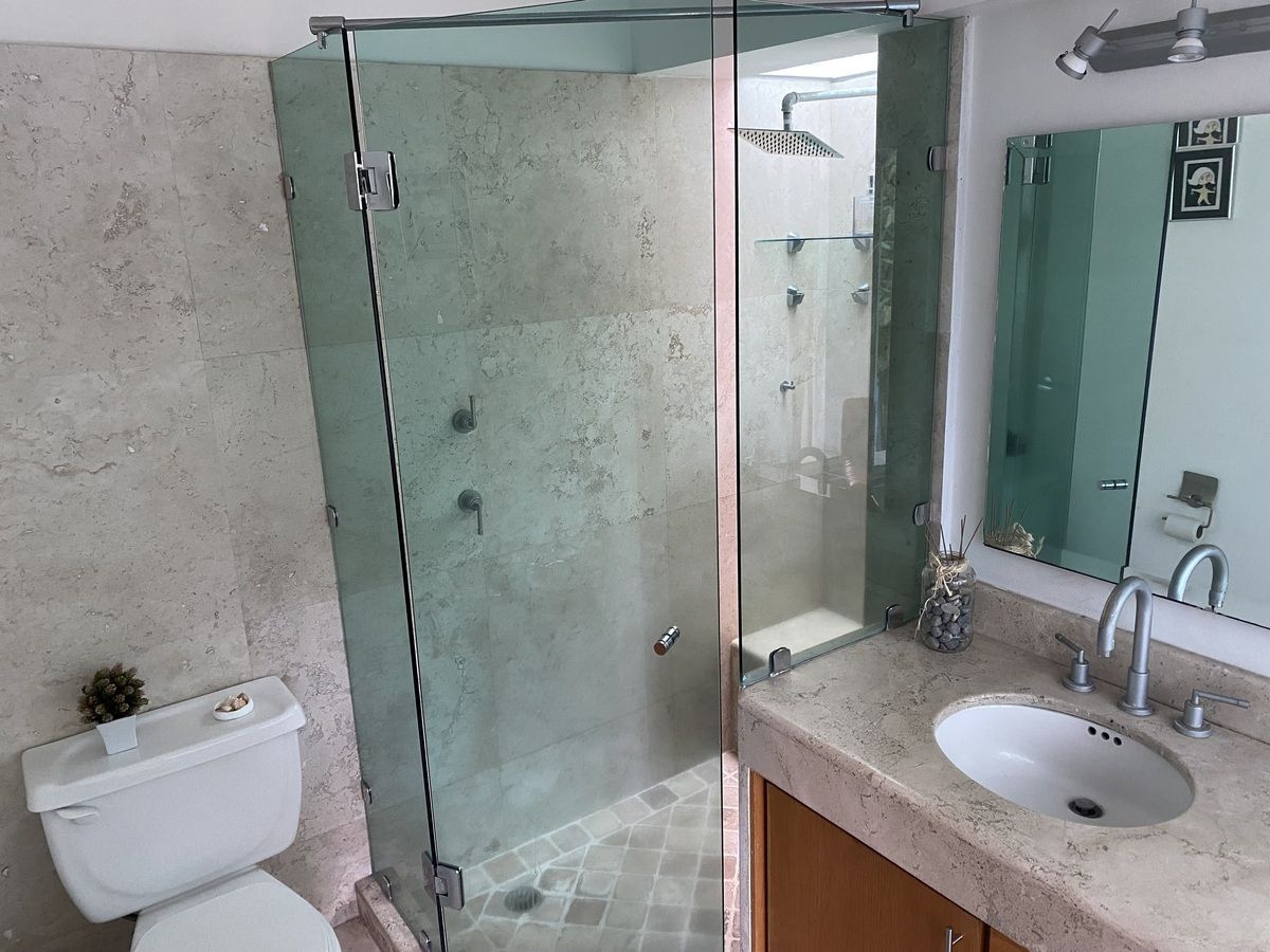 26 of 28: Baño recámara 4