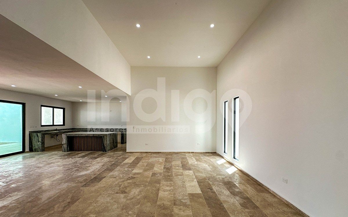 7 de 50: Sala con Techos a Altura y Media