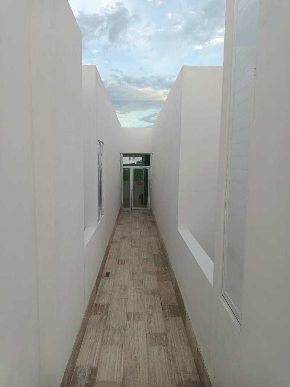 31 de 38: Pasillo hacia la alberca