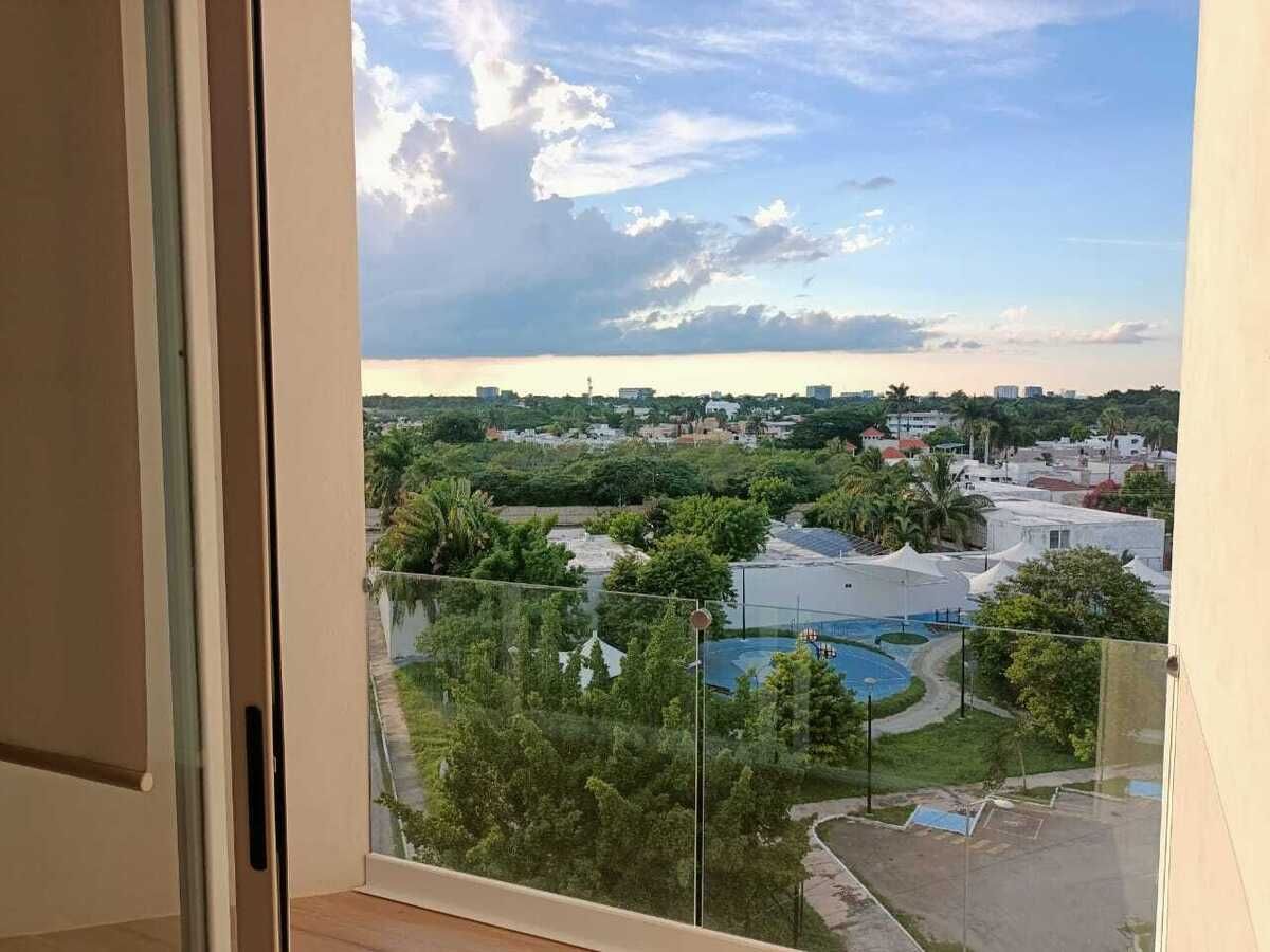 21 de 38: Vista al parque y la ciudad