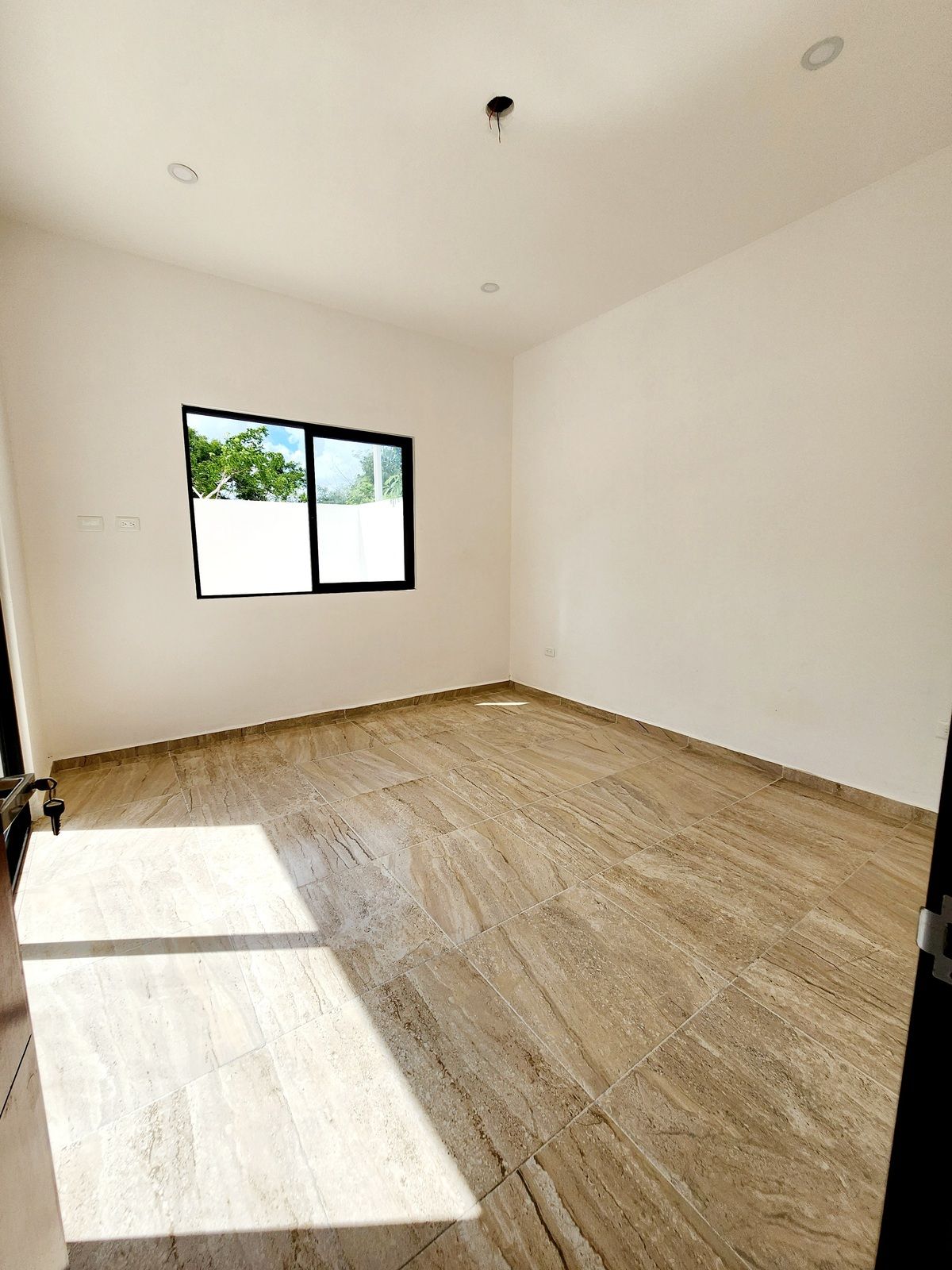 10 de 27: Estudio o cuarto de visitas en planta baja.