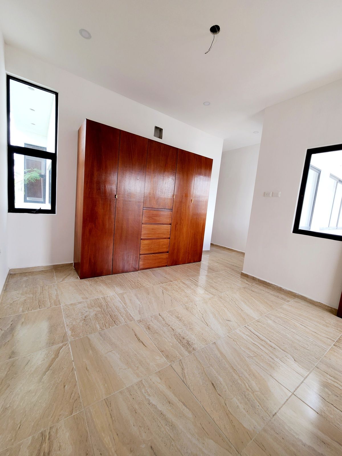 13 de 27: Recámara secundaria con clóset