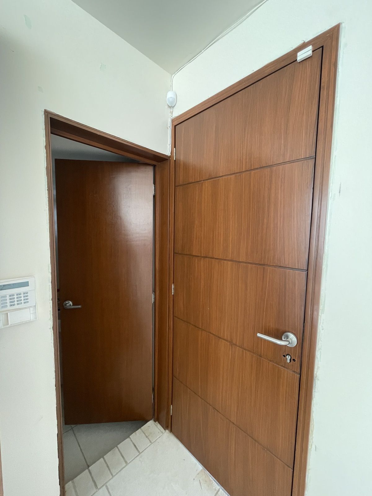 4 of 37: ENTRADA PRINCIPAL Y MEDIO BAÑO P.B.