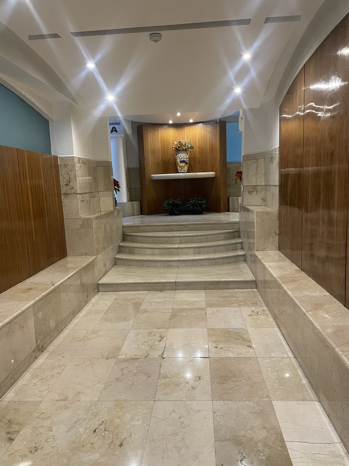 1 de 23: Entrada efificio