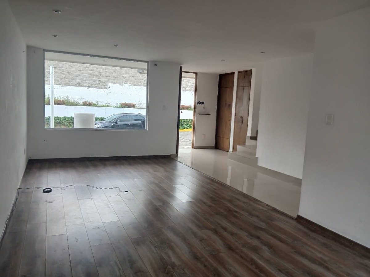 10 de 34: Estancia con 2 ventanales