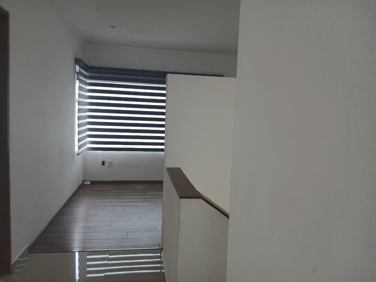 15 de 34: Hall zona intima