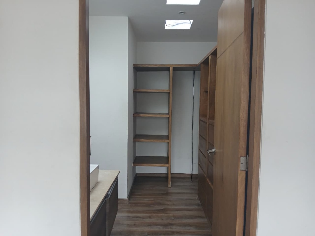 20 de 34: Vestidor y zona seca