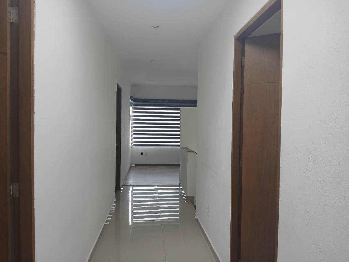 29 de 34: Hall zona intima