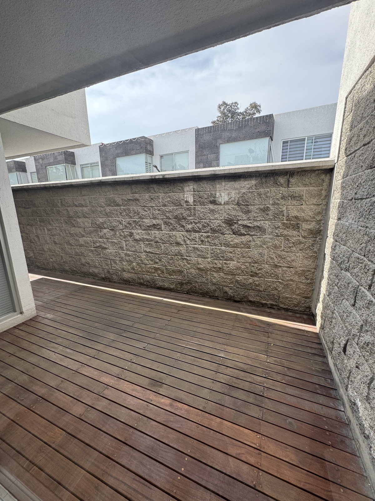 8 de 34: Comedor sale a patio